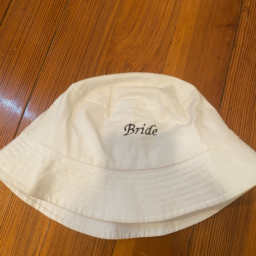 Bride bucket hat